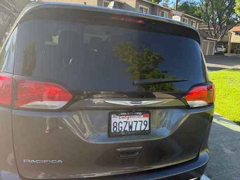 Used 2019 Chrysler Pacifica Touring Plus w/ Tire & Wheel Group image 8