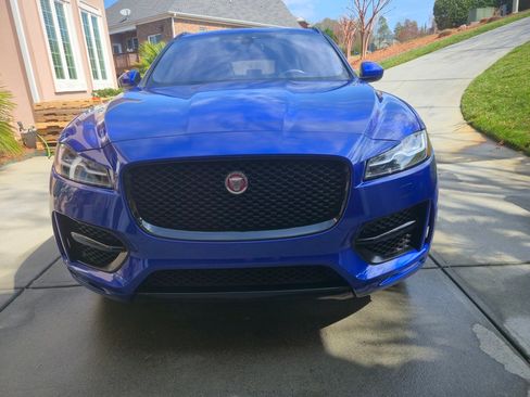 Used 2018 Jaguar F-PACE R-Sport image 2