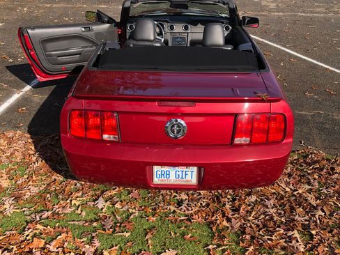 Used 2007 Ford Mustang Premium image 6