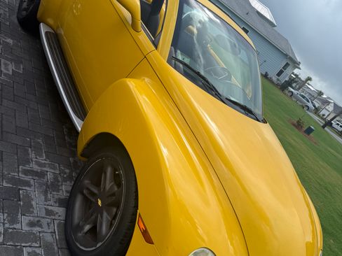 Used 2004 Chevrolet SSR w/ Preferred Equipment Group RWD image 6