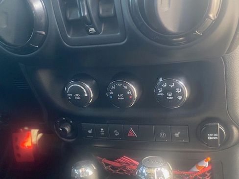 Used 2018 Jeep Wrangler Unlimited Rubicon image 10