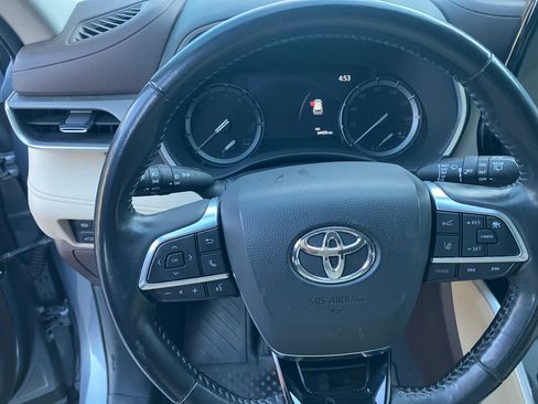 Used 2020 Toyota Highlander XLE image 9