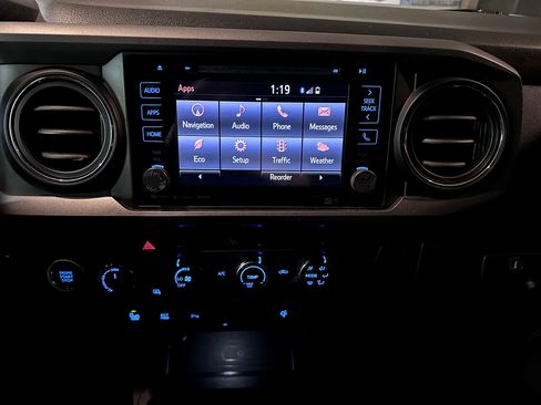 Used 2018 Toyota Tacoma TRD Off-Road image 24