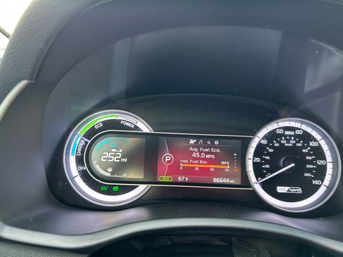 Used 2017 Kia Niro LX image 6