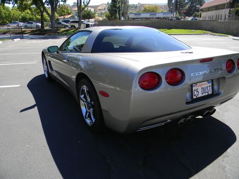 Used 2000 Chevrolet Corvette Coupe w/ Performance Handling Pkg image 6