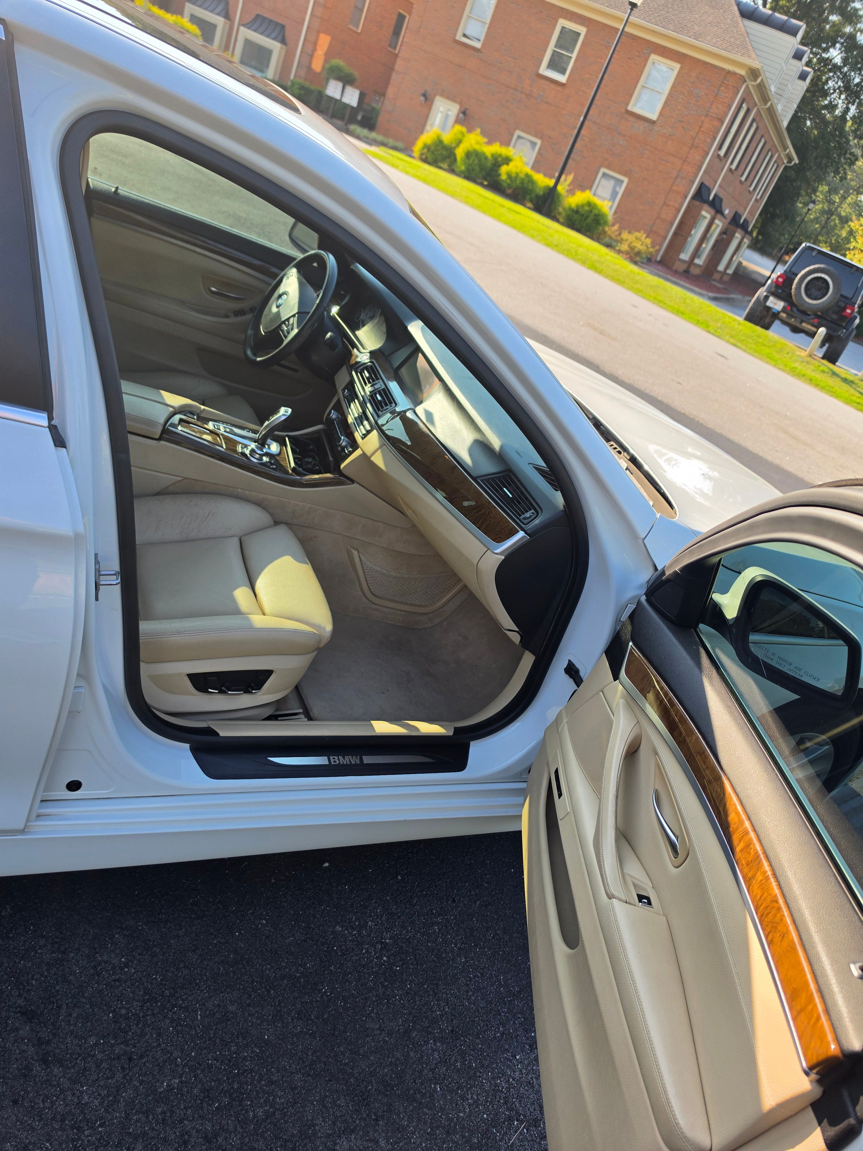 Used 2013 BMW 528i Sedan RWD image 10