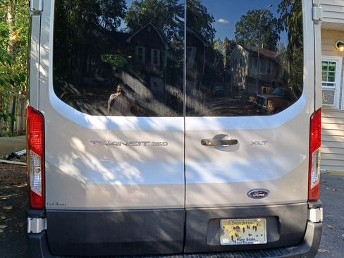 Used 2024 Ford Transit 350 XLT image 11