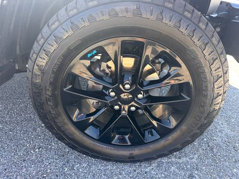 Used 2022 Jeep Wrangler Unlimited Sahara w/ Cold Weather Group image 10