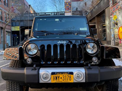 Used 2015 Jeep Wrangler Unlimited Sahara w/ Katzkin Premium Leather Group image 20