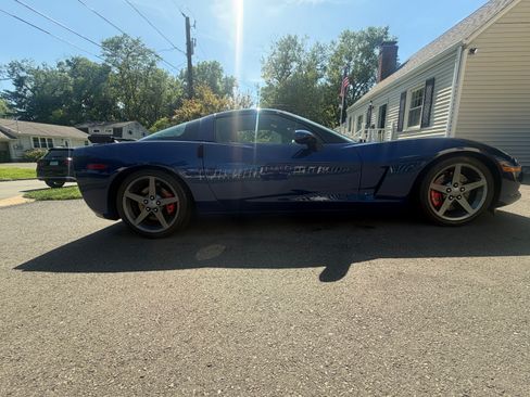 Used 2007 Chevrolet Corvette Coupe w/ Performance Package RWD image 19