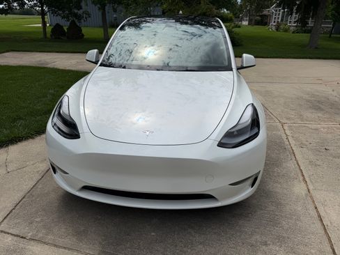Used 2023 Tesla Model Y Performance AWD/4WD image 2