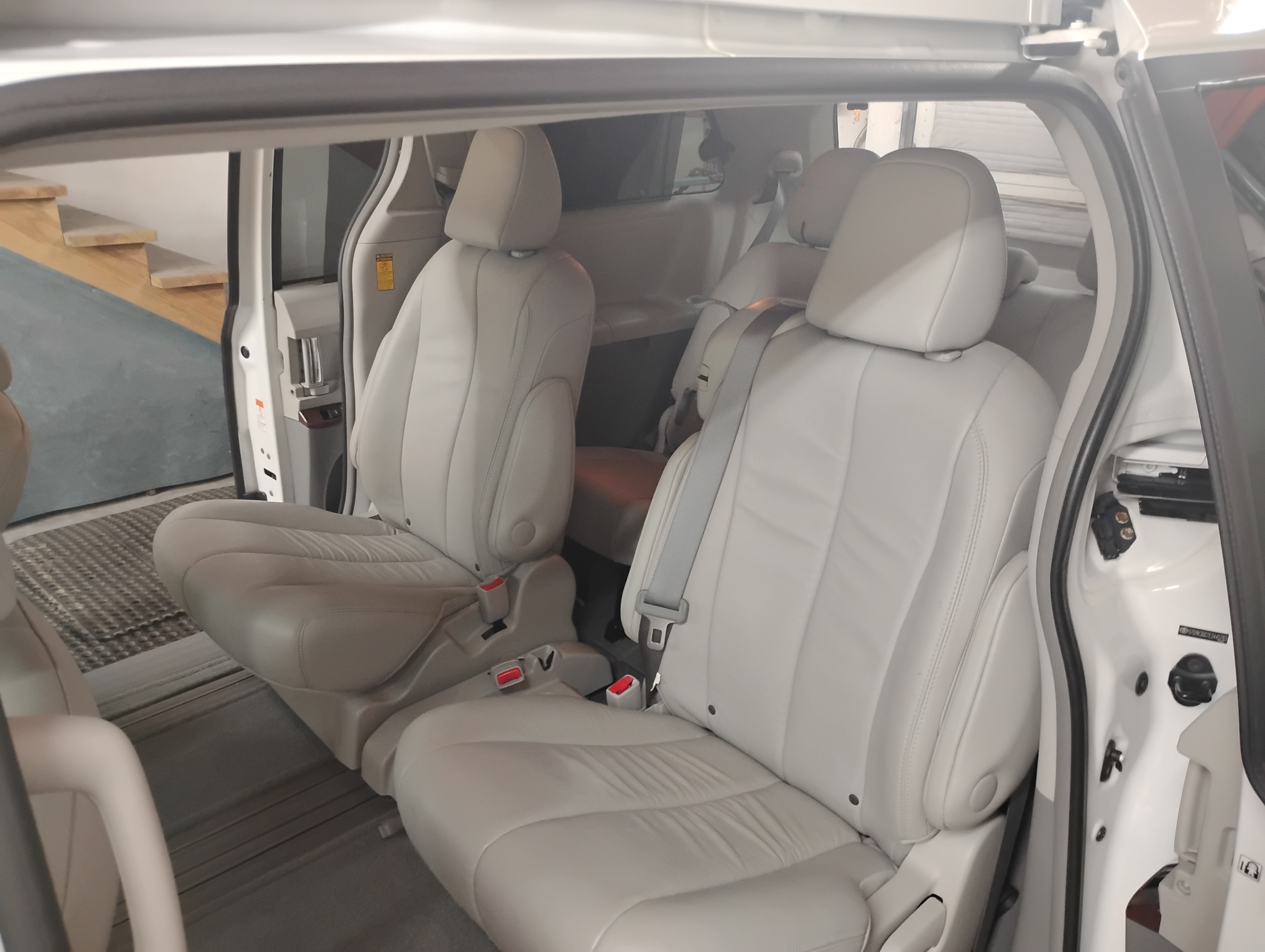 Used 2014 Toyota Sienna XLE FWD image 11