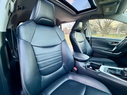 Used 2020 Toyota RAV4 XLE Premium image 24