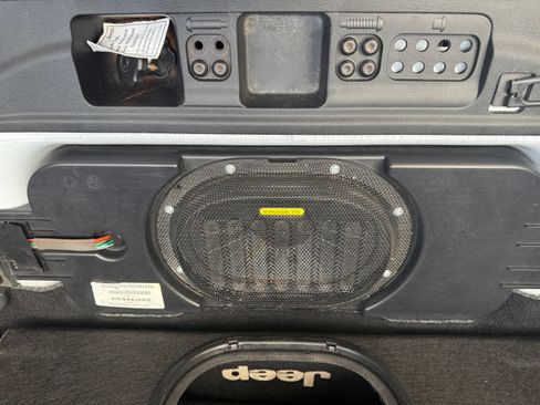 Used 2017 Jeep Wrangler Unlimited Rubicon w/ Dual Top Group image 10