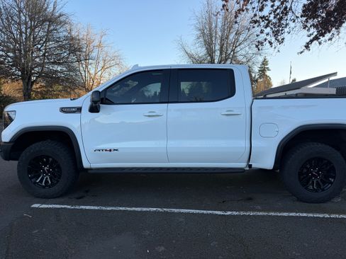 Used 2023 GMC Sierra 1500 AT4X AWD/4WD image 11