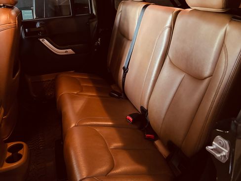 Used 2015 Jeep Wrangler Unlimited Sahara w/ Connectivity Group image 16