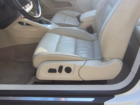 Used 2010 Volkswagen Eos Lux FWD image 13