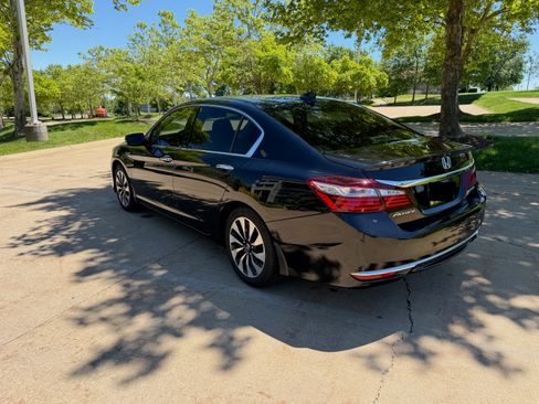 Used 2017 Honda Accord EX-L image 9