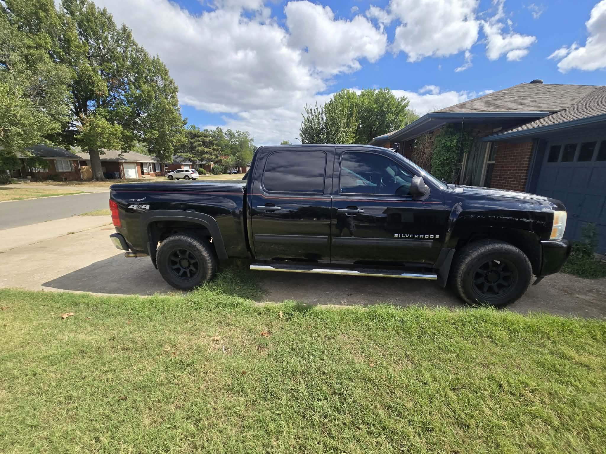 Used 2009 Chevrolet Silverado 1500 LT w/ Max Trailering Pack AWD/4WD image 2