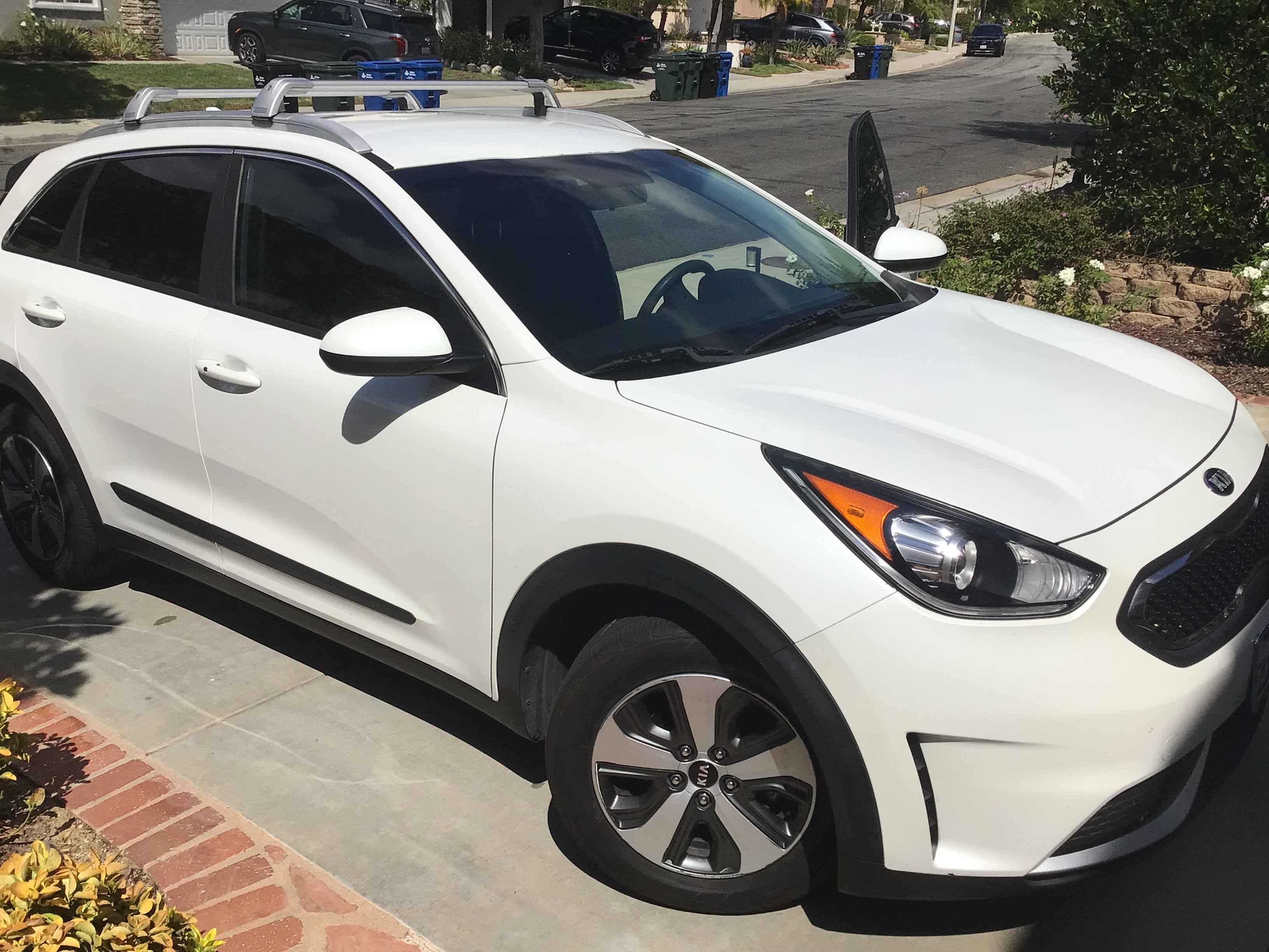 Used 2019 Kia Niro LX FWD image 1