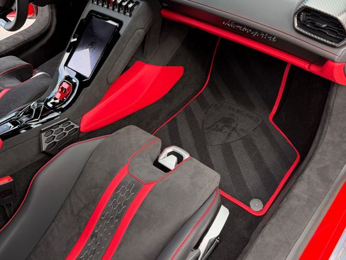 Used 2024 Lamborghini Huracan Tecnica RWD image 8