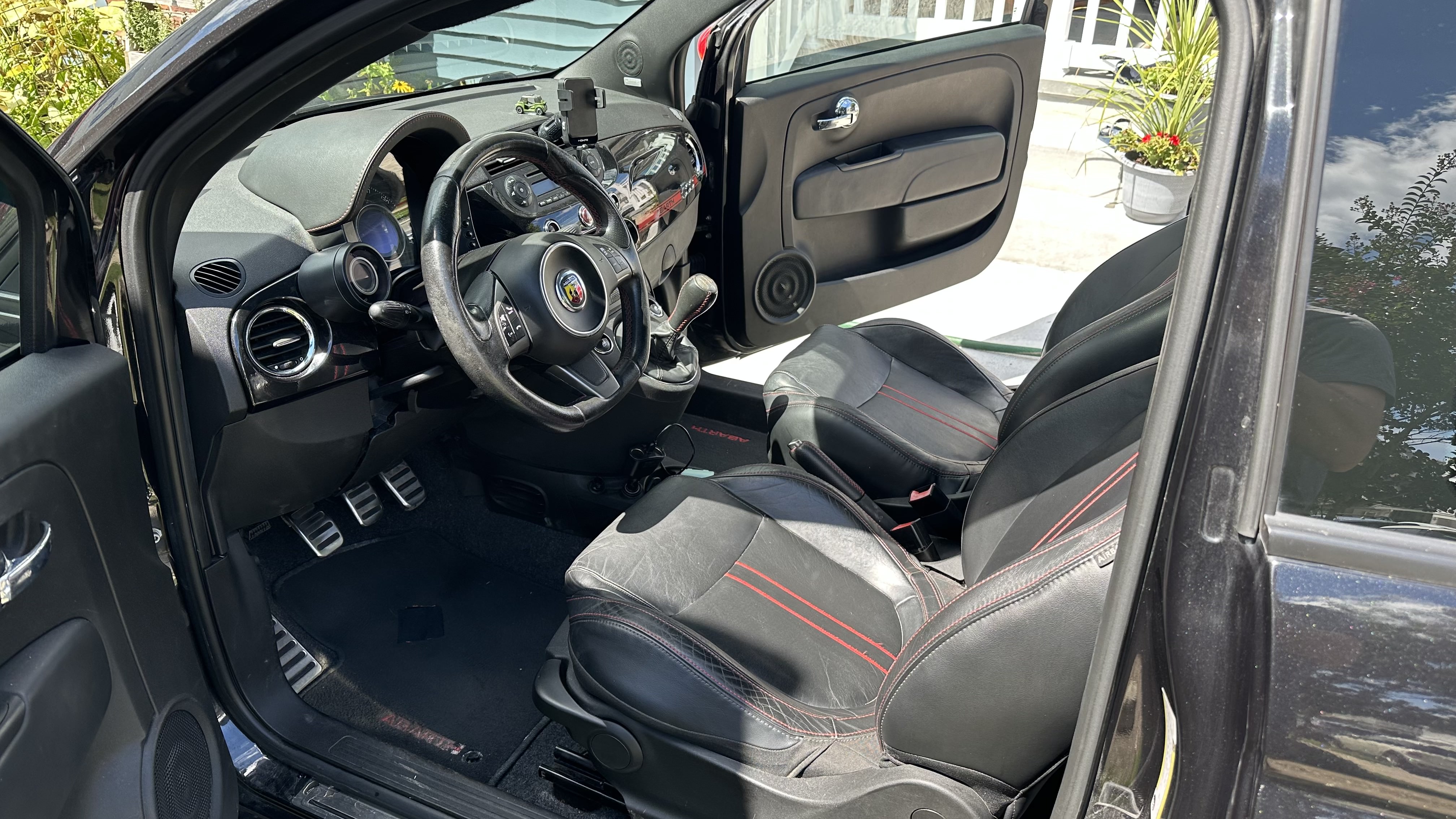 Used 2012 FIAT 500 Abarth w/ Safety & Convenience Pkg FWD image 10