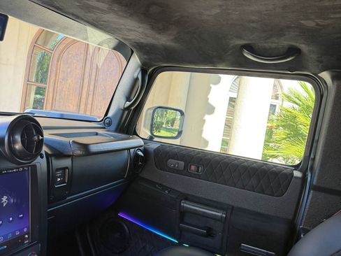 Used 2003 HUMMER H2 Luxury w/ Preferred Equipment Group image 10