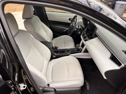 Used 2023 Toyota Corolla Cross L image 13