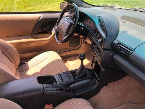 Used 1995 Chevrolet Camaro Z28 image 10