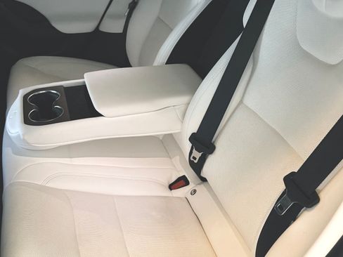 Used 2022 Tesla Model S Standard Range image 11