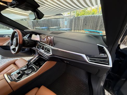 Used 2022 BMW X6 M50i image 14