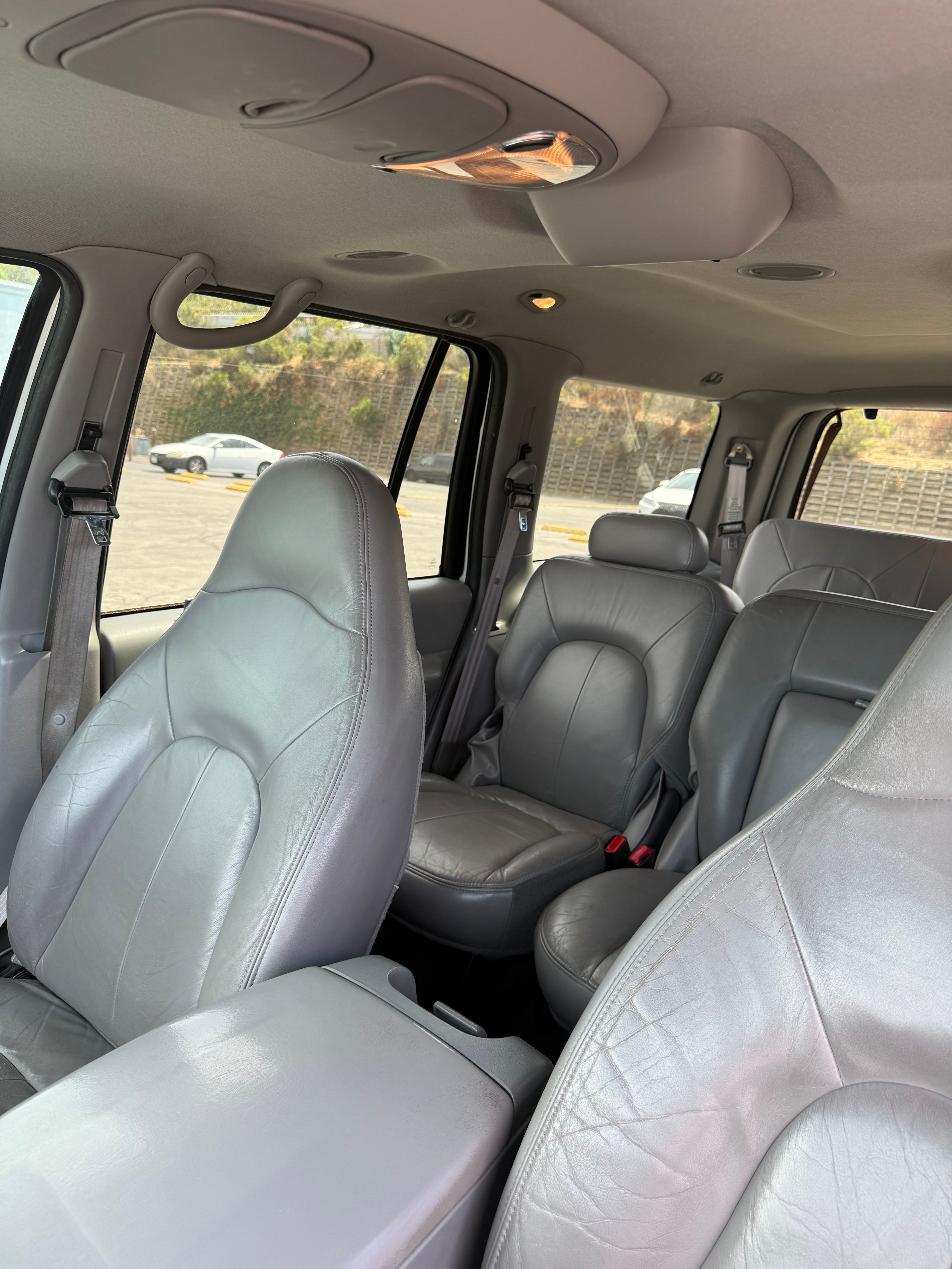 Used 2000 Ford Expedition XLT RWD image 10