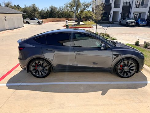 Used 2022 Tesla Model Y Performance image 1