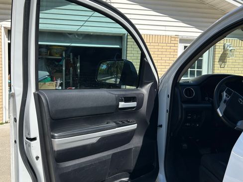 Used 2020 Toyota Tundra SR5 w/ SR5 Upgrade Package image 10