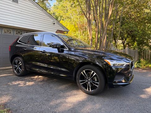 Used 2019 Volvo XC60 T5 Momentum w/ Premium Package AWD/4WD image 1