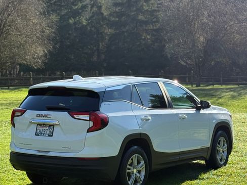 Used 2023 GMC Terrain SLE image 9