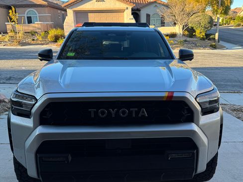 Used 2025 Toyota 4Runner 4WD image 2