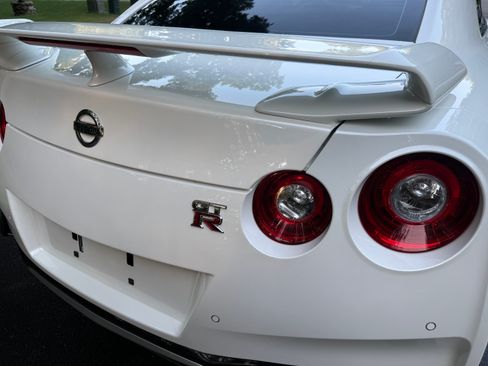 Used 2021 Nissan GT-R Premium AWD/4WD image 8