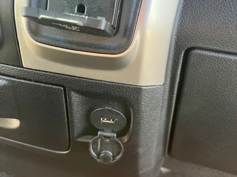 Used 2017 RAM 2500 SLT w/ Luxury Group image 19