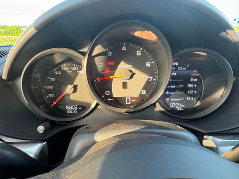 Used 2024 Porsche 718 Cayman RWD image 6
