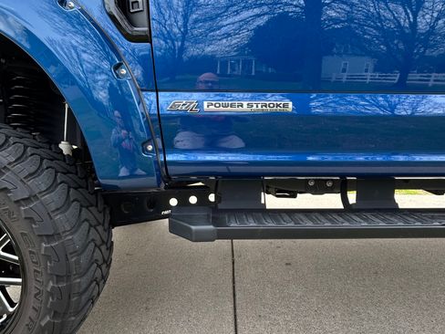 Used 2022 Ford F250 Lariat w/ Black Appearance Package image 5