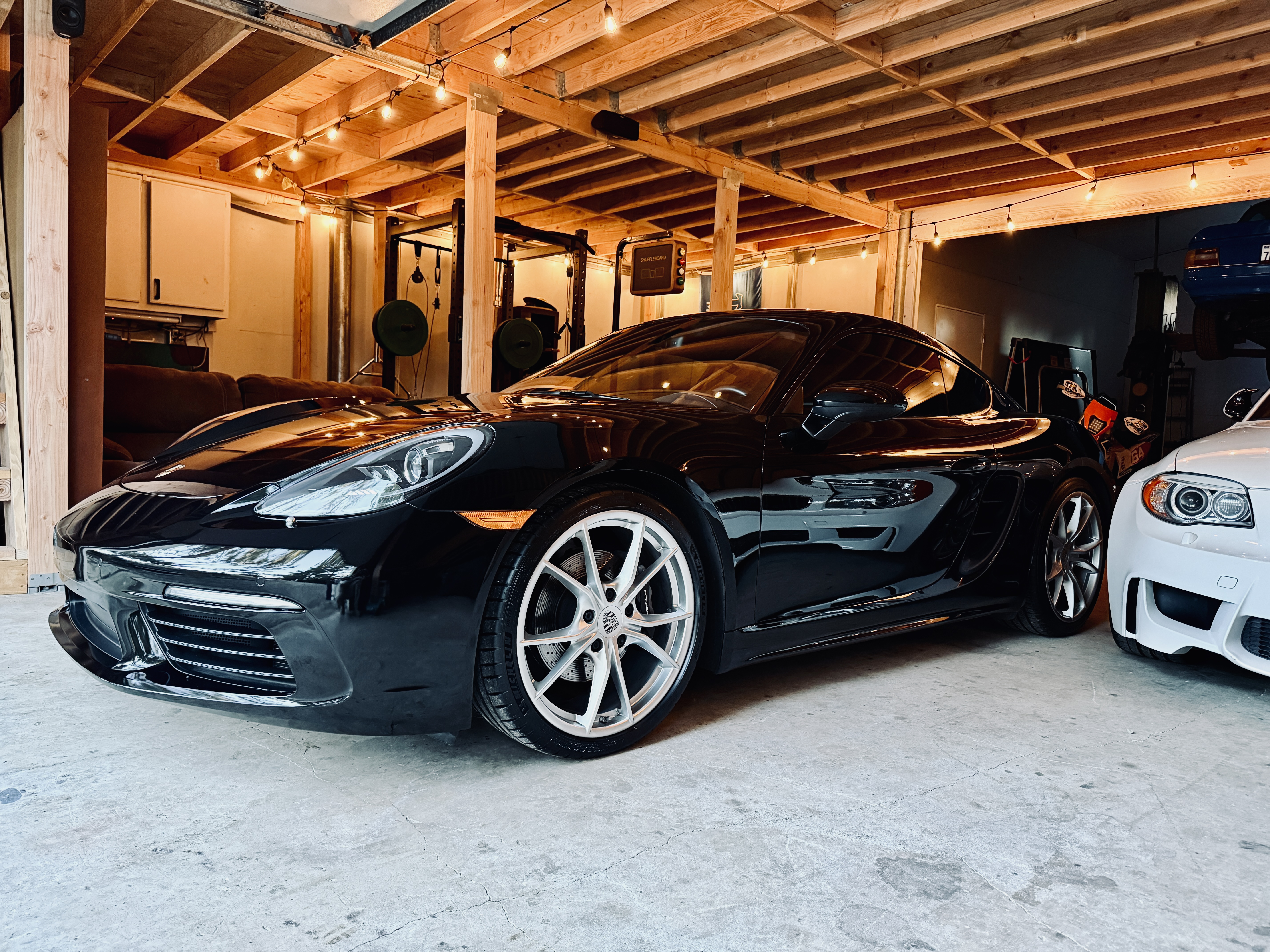 Used 2019 Porsche 718 Cayman RWD image 2