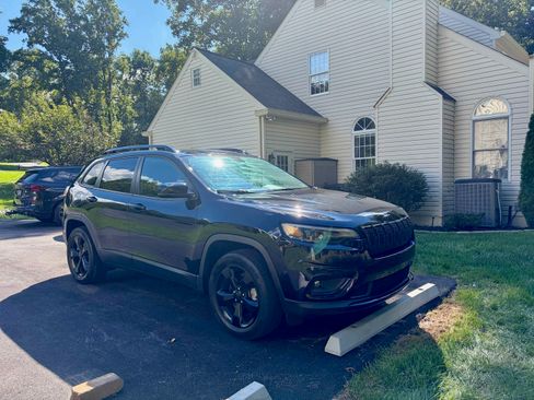 Used 2020 Jeep Cherokee Latitude Plus AWD/4WD image 2
