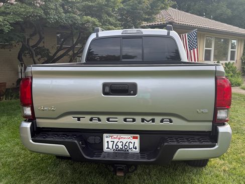 Used 2022 Toyota Tacoma SR AWD/4WD image 4
