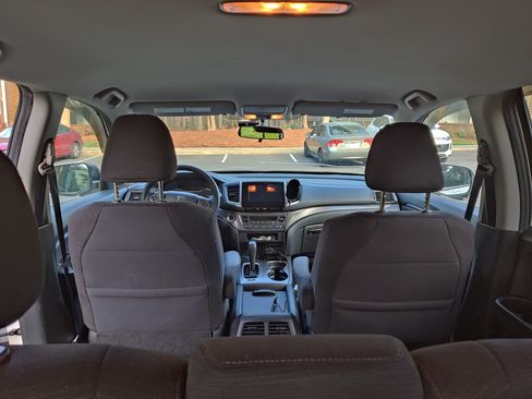 Used 2018 Honda Pilot EX image 9