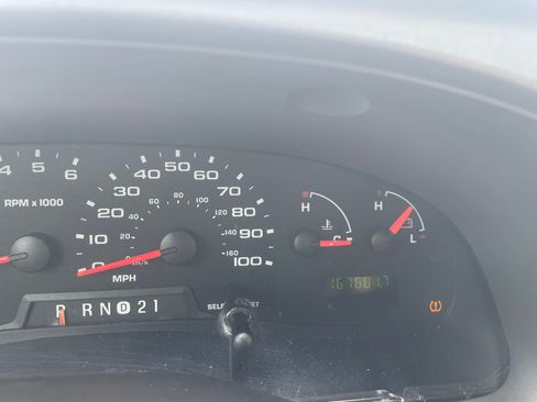 Used 2008 Ford E-350 and Econoline 350 XLT image 2