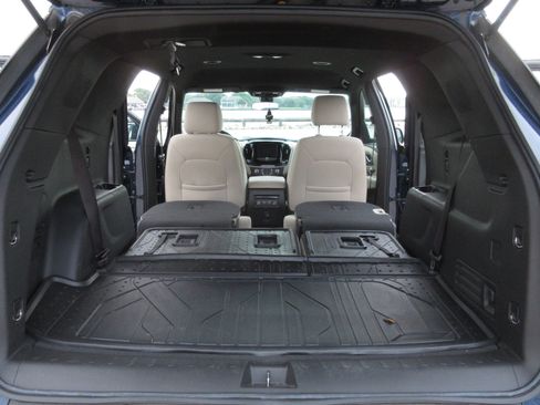 Used 2023 Chevrolet Traverse LT w/ LPO, Floor Liner Package FWD image 18