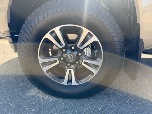 Used 2016 Toyota Tacoma TRD Sport w/ Towing Package AWD/4WD image 6