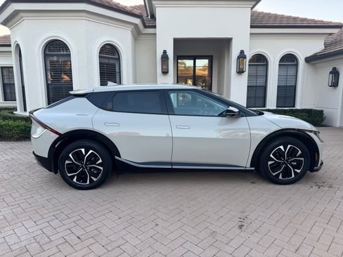 Used 2022 Kia EV6 Wind image 2