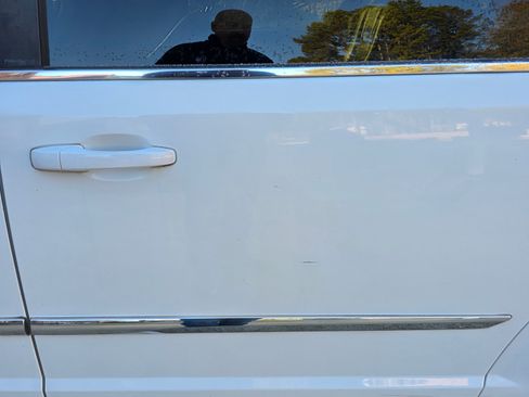 Used 2013 Chrysler Town & Country Touring image 5